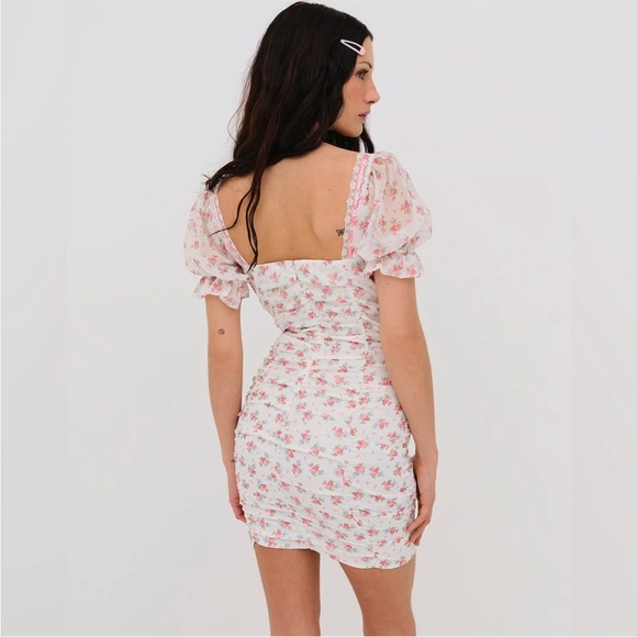NEW WITHOUT TAGS For Love & Lemons White Floral Ruched Mini Dress XS - Picture 2 of 6